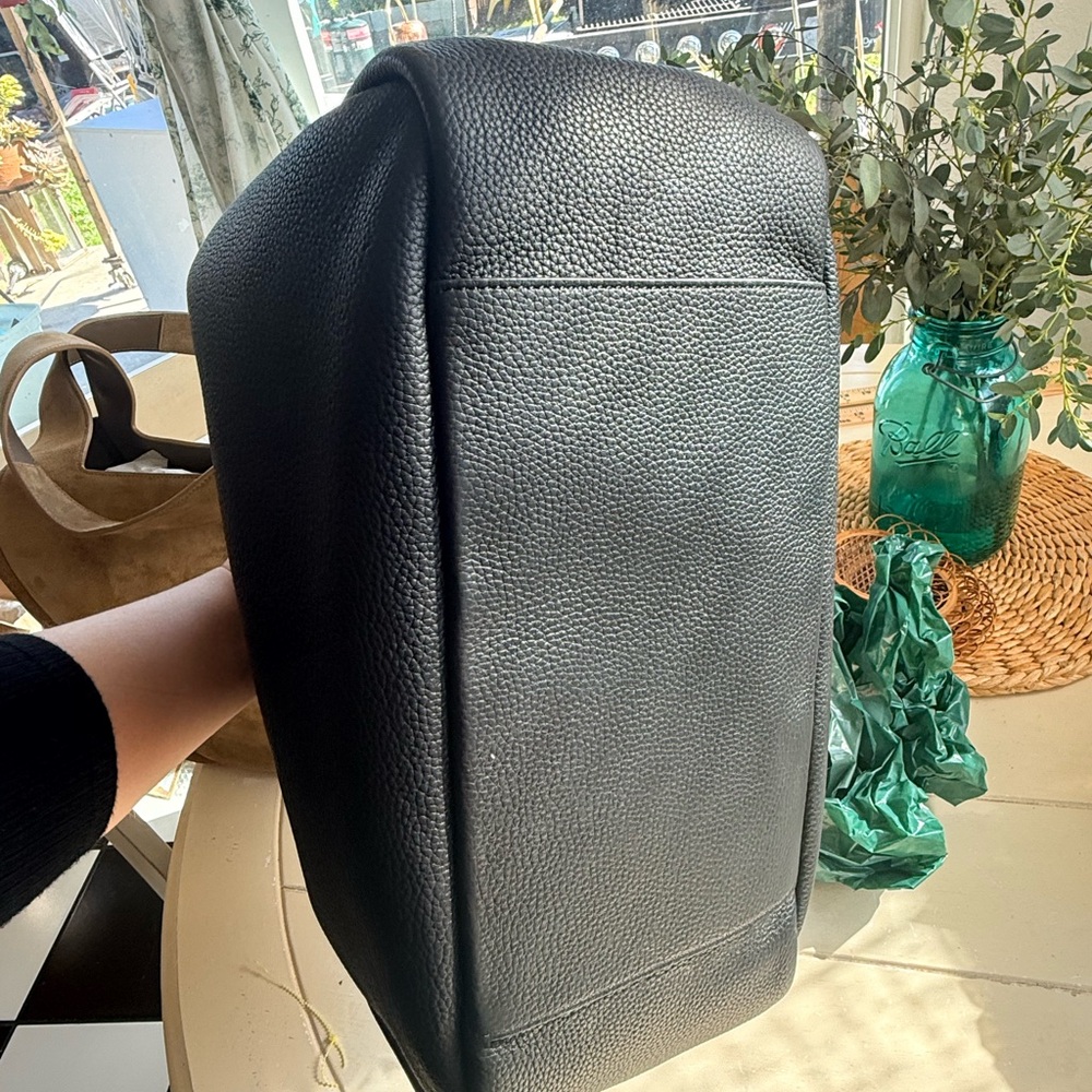 Yves Saint Laurent Black Leather Tote Bag - Picture 14 of 15